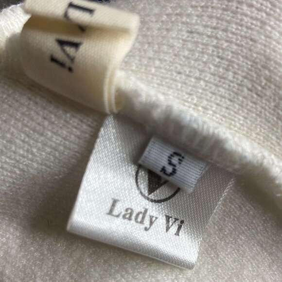 White Cropped Lace Trimmed Sexy V-Neck Cardigan Sweater Fuzzy Faux Fur Cuffs XS - Picture 7 of 7